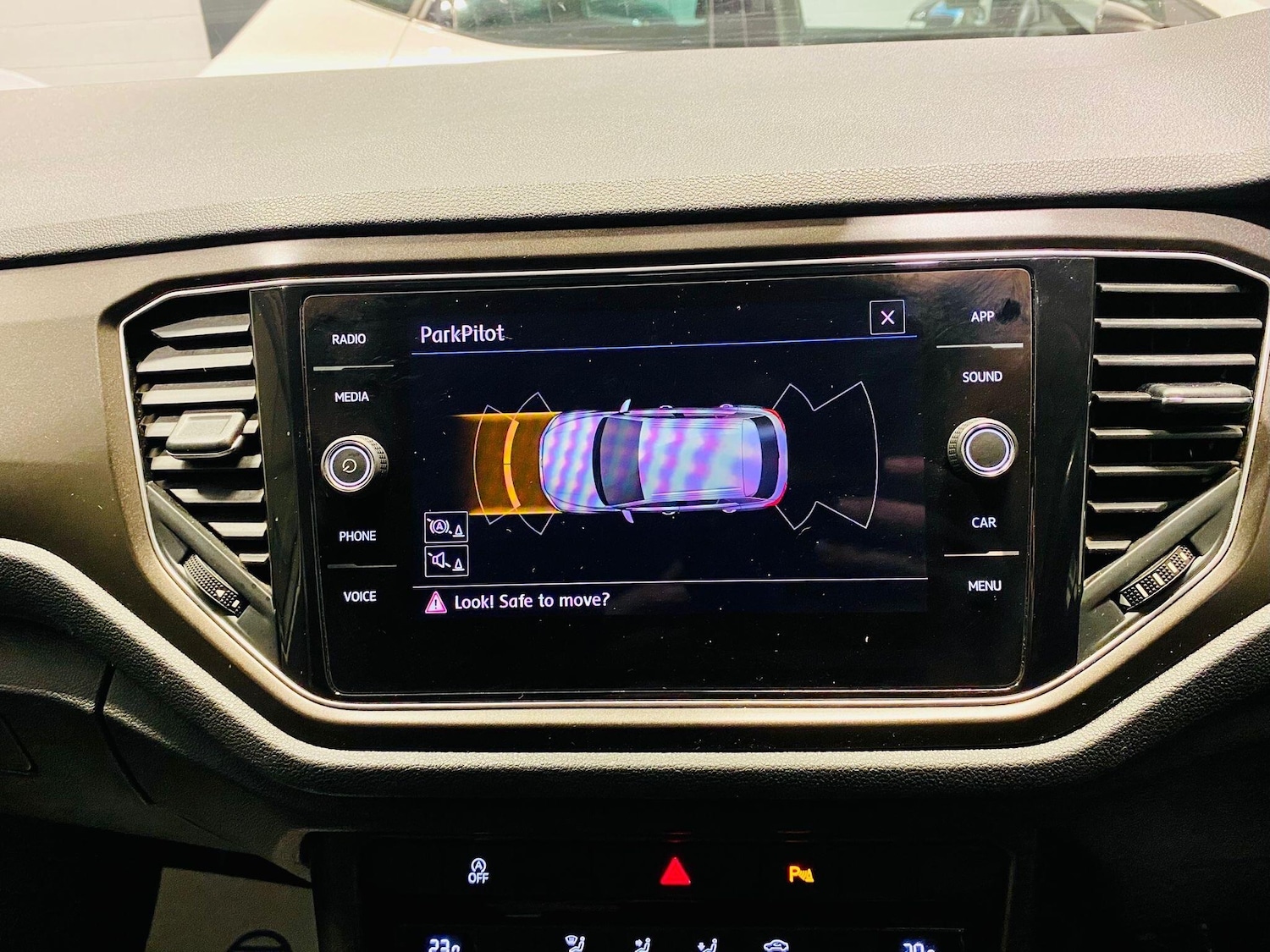 Used Volkswagen T-Roc 2018 for sale - 76899549: Photo 28