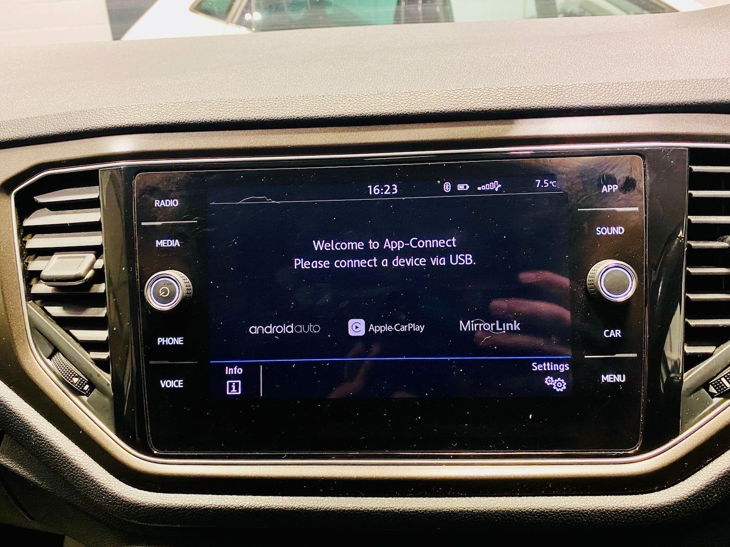 Used Volkswagen T-Roc 2018 for sale - 76899549: Photo 29