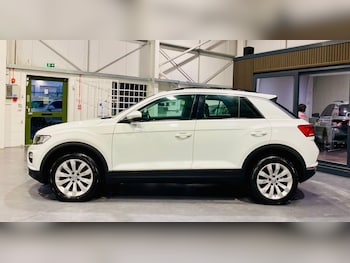 Used Volkswagen T-Roc 2018 for sale - 76899549: Photo