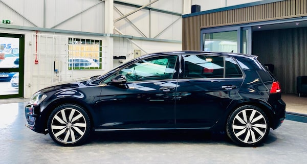 Used Volkswagen Golf 2017 for sale - 76122684: Photo 2