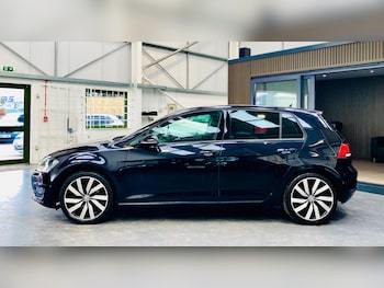 Used Volkswagen Golf 2017 for sale - 76122684: Photo 2