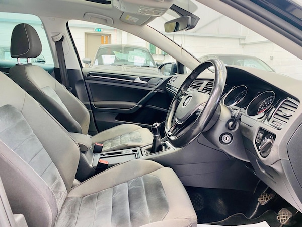 Used Volkswagen Golf 2017 for sale - 76122684: Photo 32