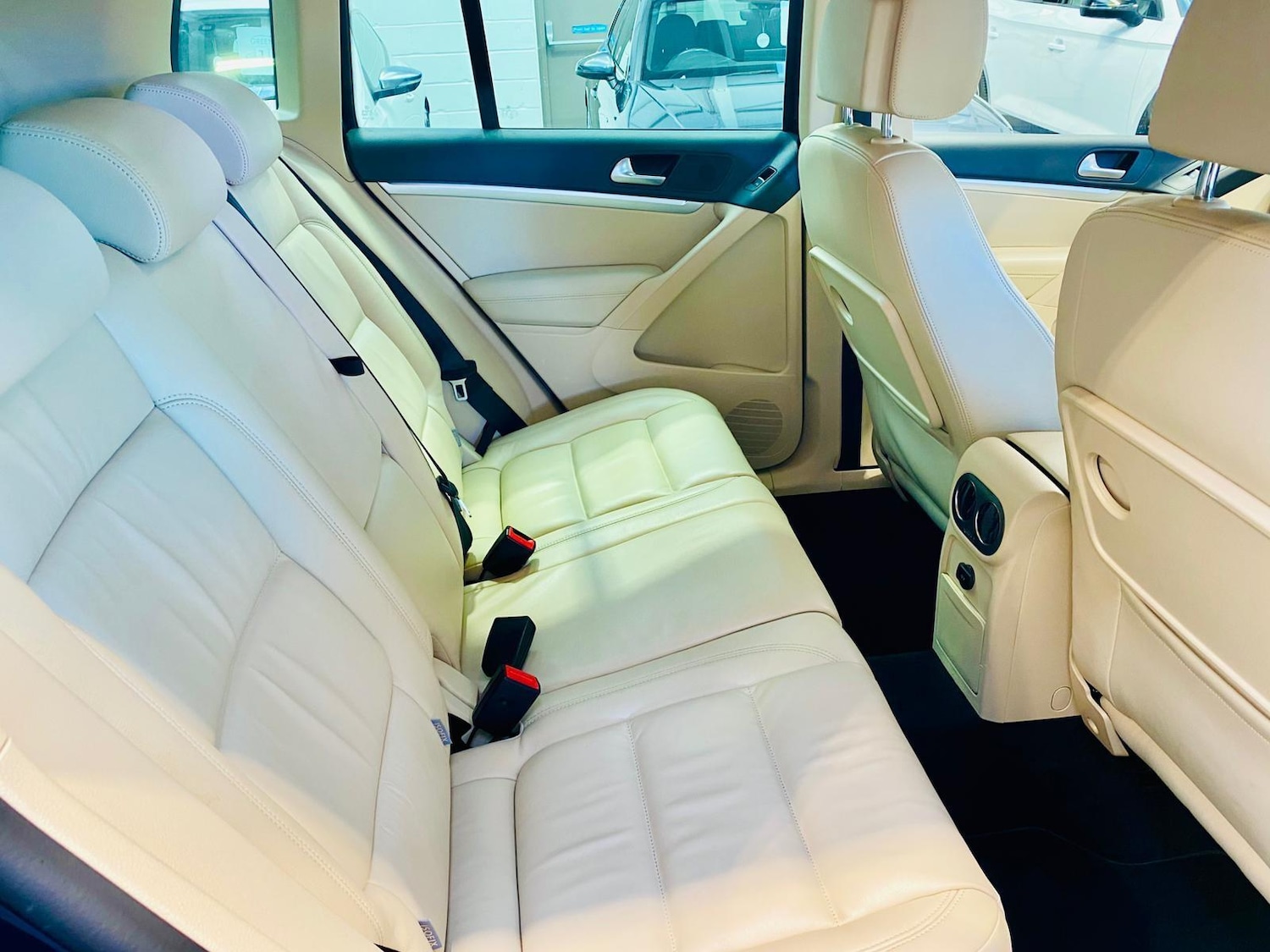 Used Volkswagen Tiguan 2015 for sale - 76898767: Photo 32