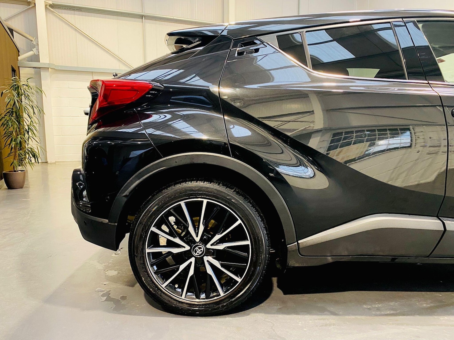 Used Toyota C-HR 2018 for sale - 77345652: Photo 24