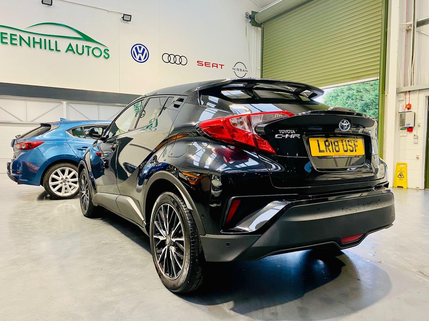 Used Toyota C-HR 2018 for sale - 77345652: Photo 3