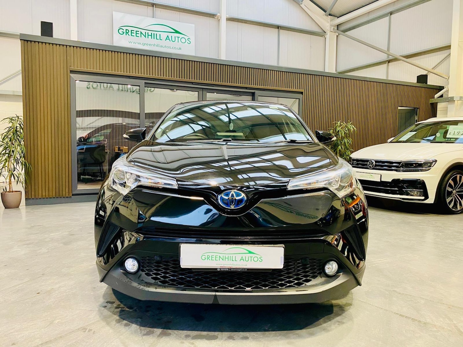 Used Toyota C-HR 2018 for sale - 77345652: Photo 8