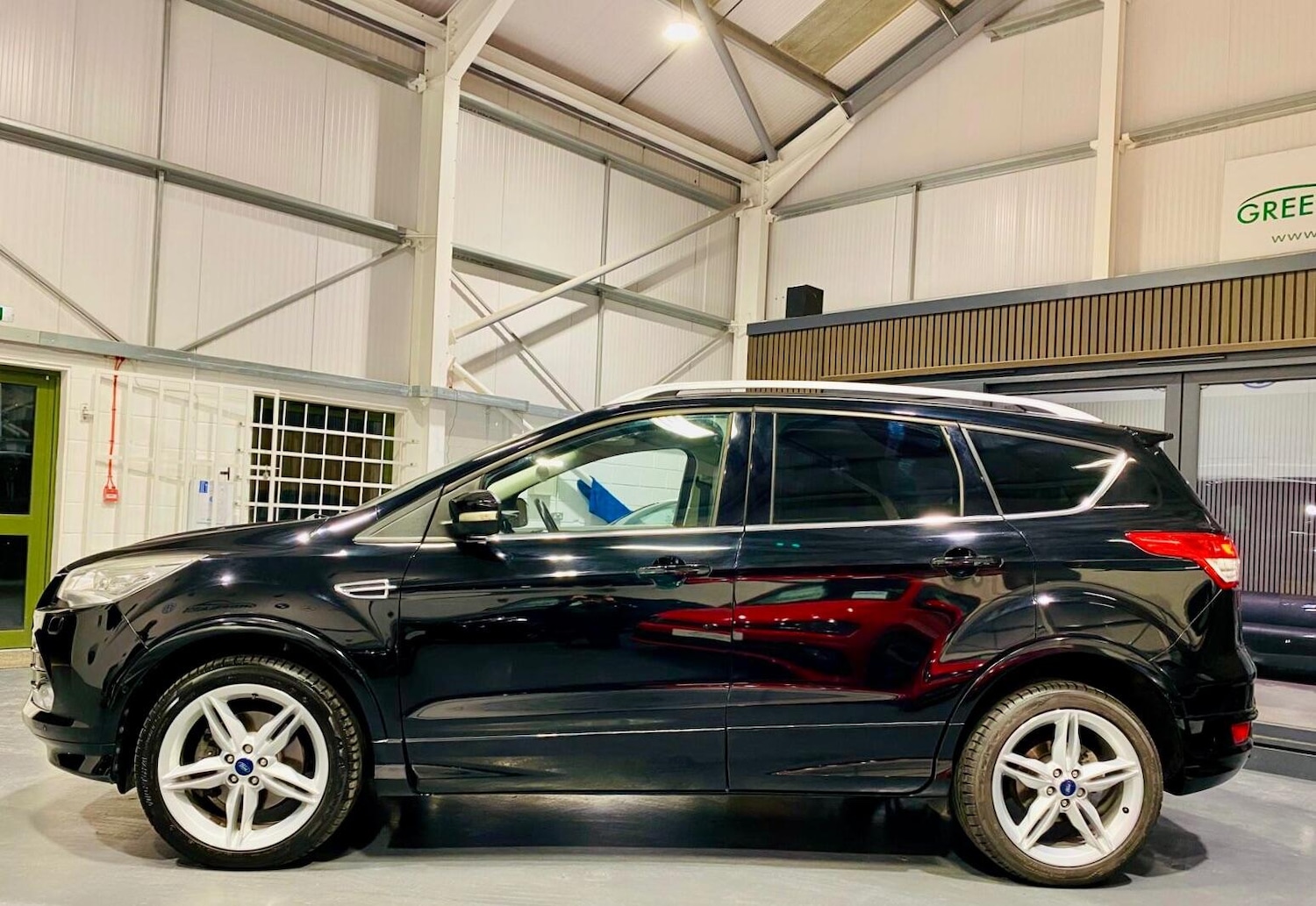 Used Ford Kuga 2015 for sale - 76440546: Photo 2