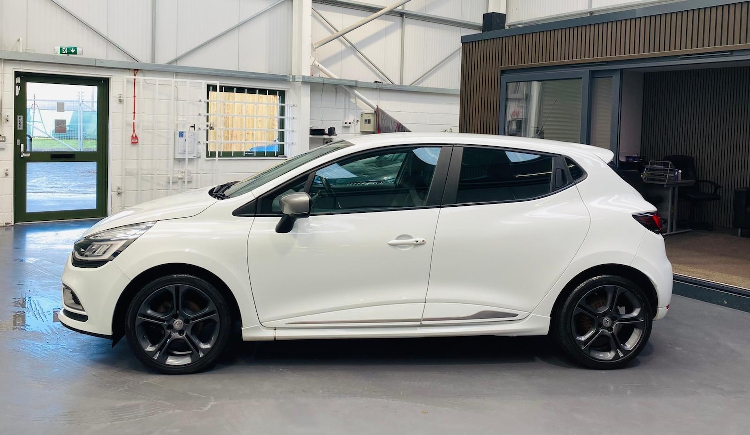 Used Renault Clio 2018 for sale - 77266832: Photo 2