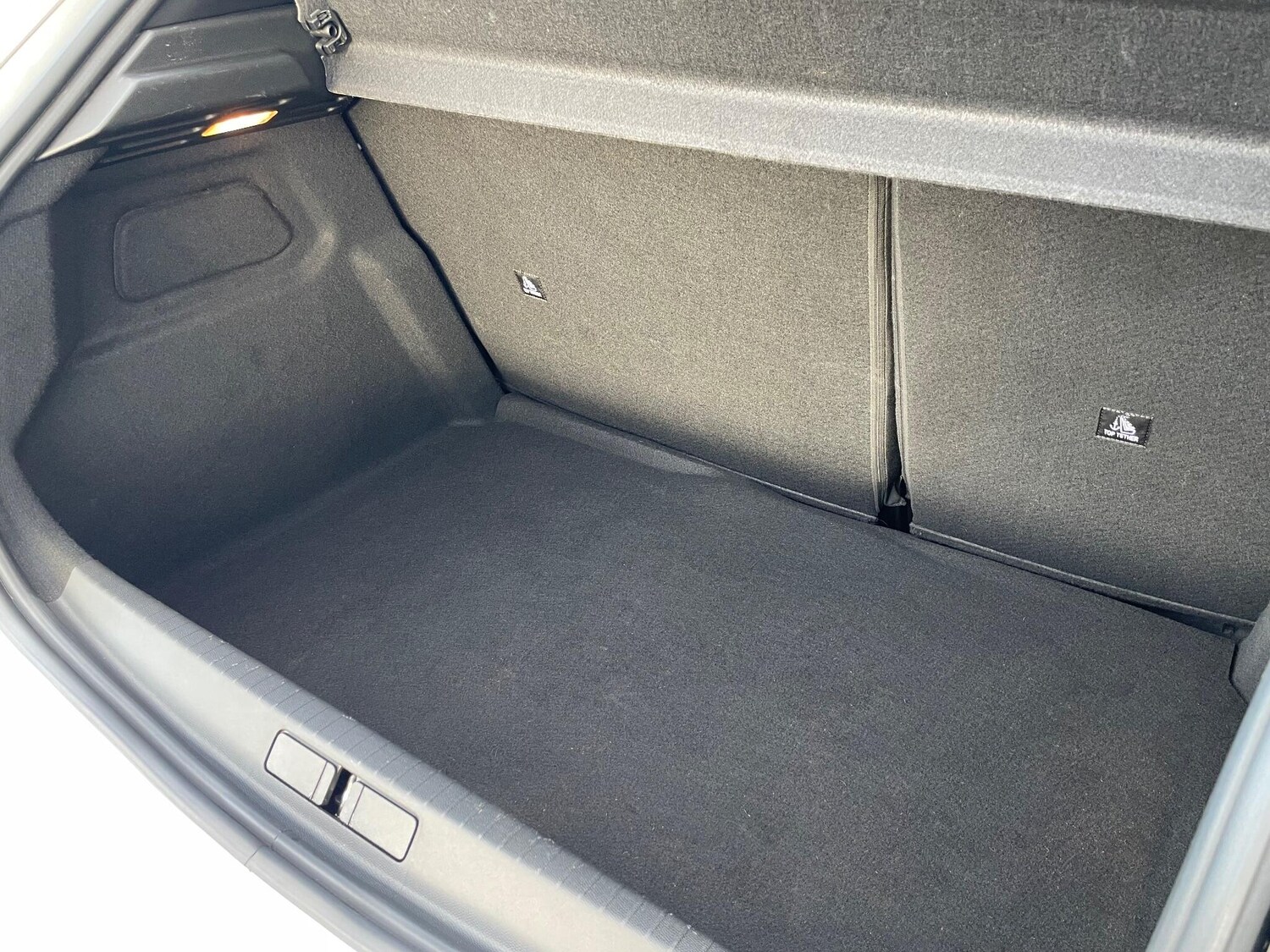 Used Peugeot E-208 2023 for sale - 76786701: Photo 32