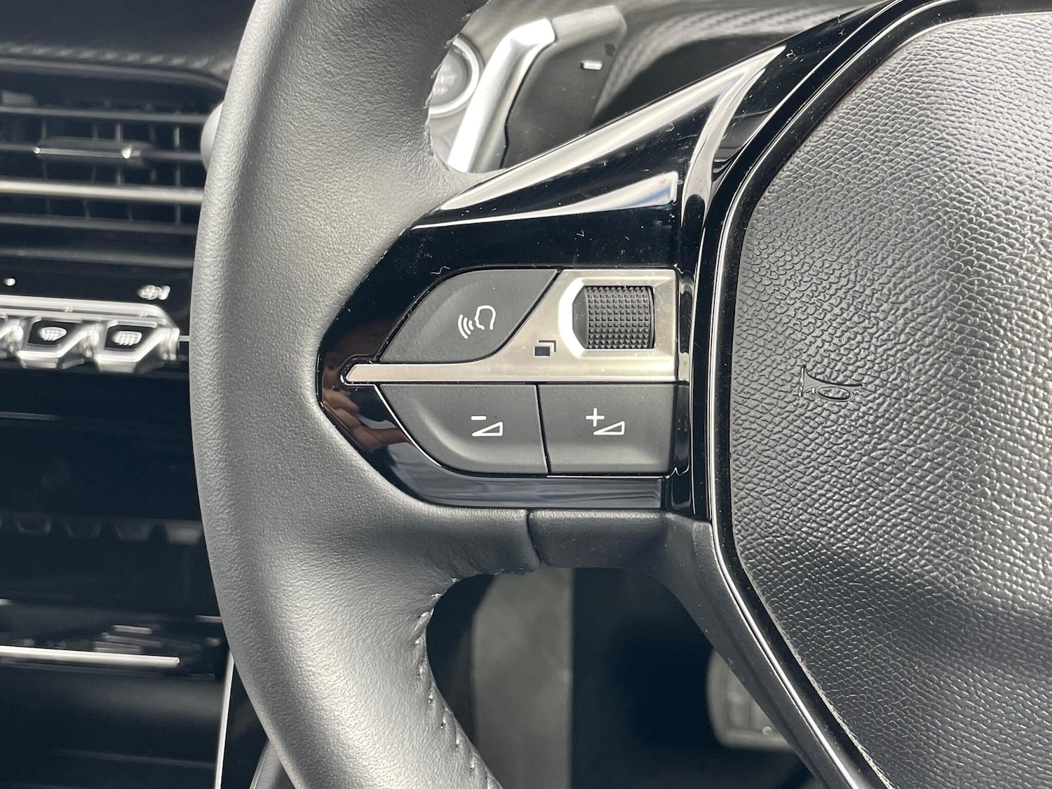 Used Peugeot 2008 2023 for sale - 76041771: Photo 43