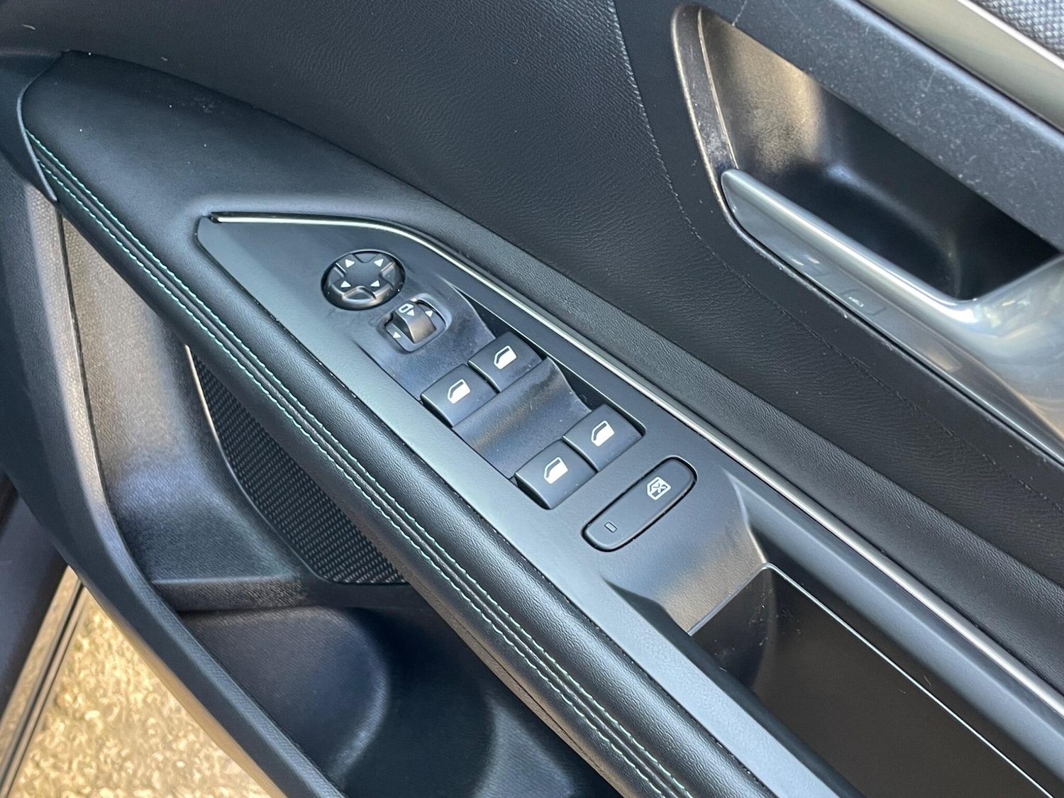 Used Peugeot 3008 2022 for sale - 77279020: Photo 35