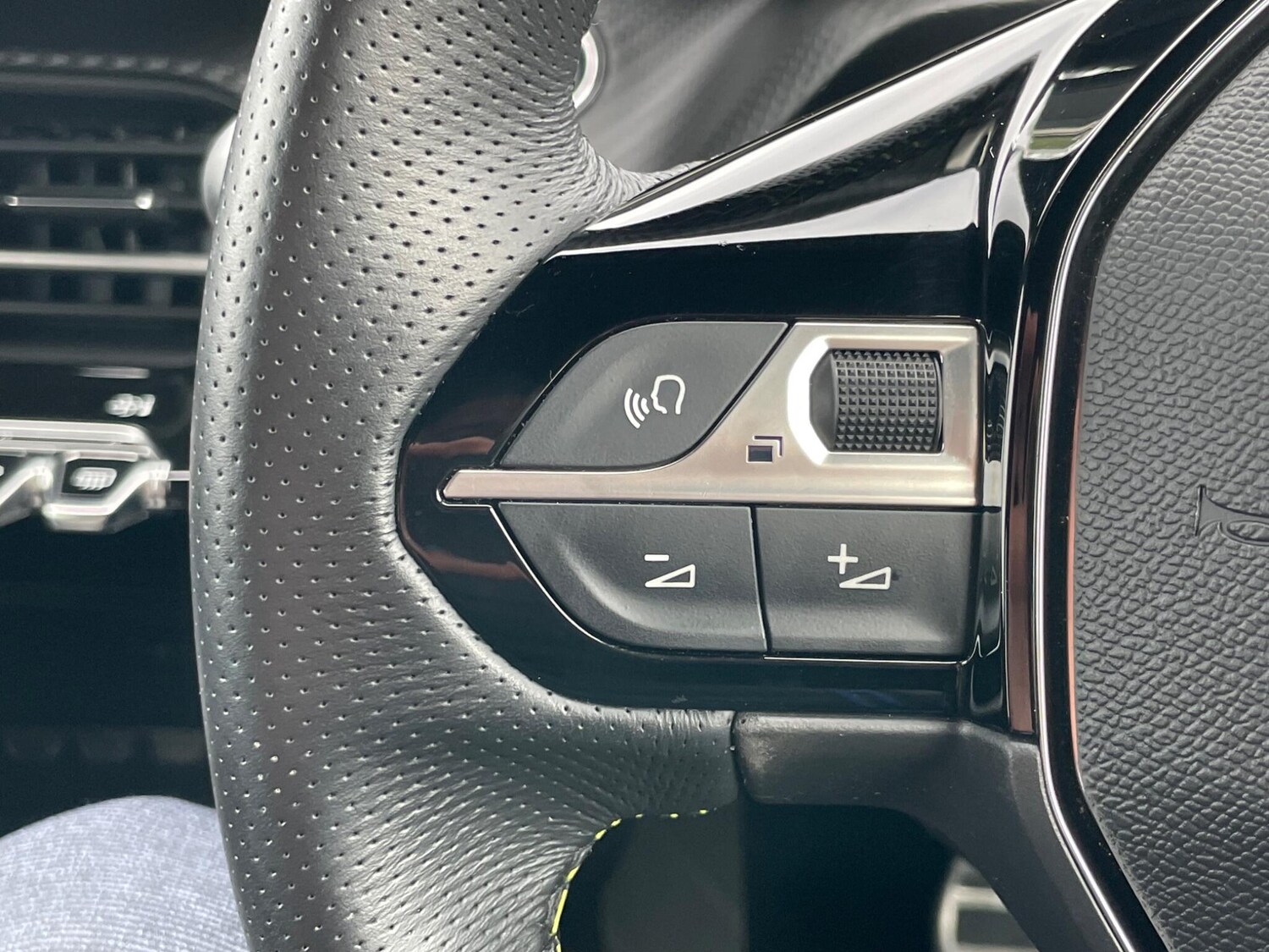 Used Peugeot E-208 2024 for sale - 75769235: Photo 38