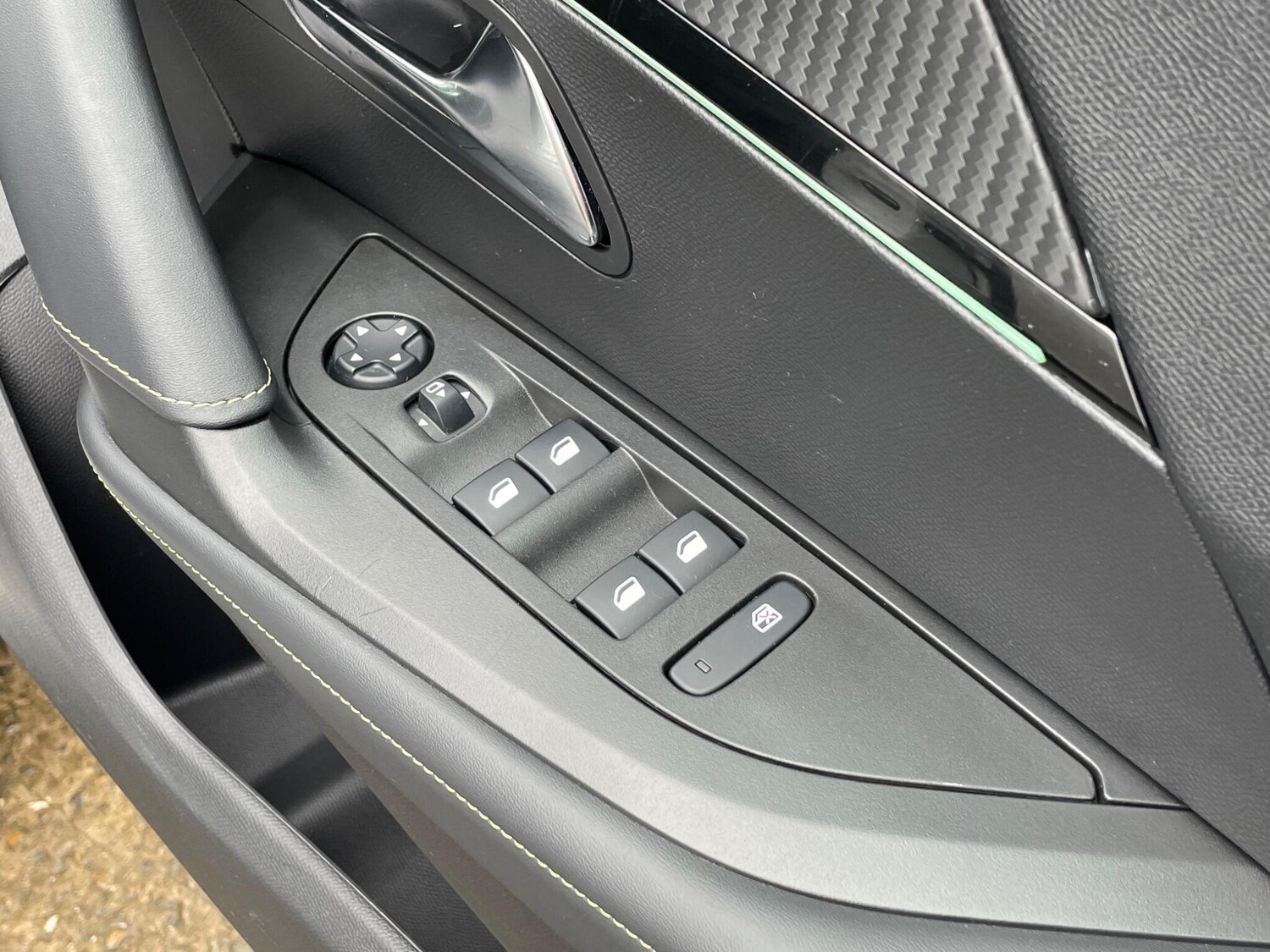 Used Peugeot E-2008 2022 for sale - 77203127: Photo 34