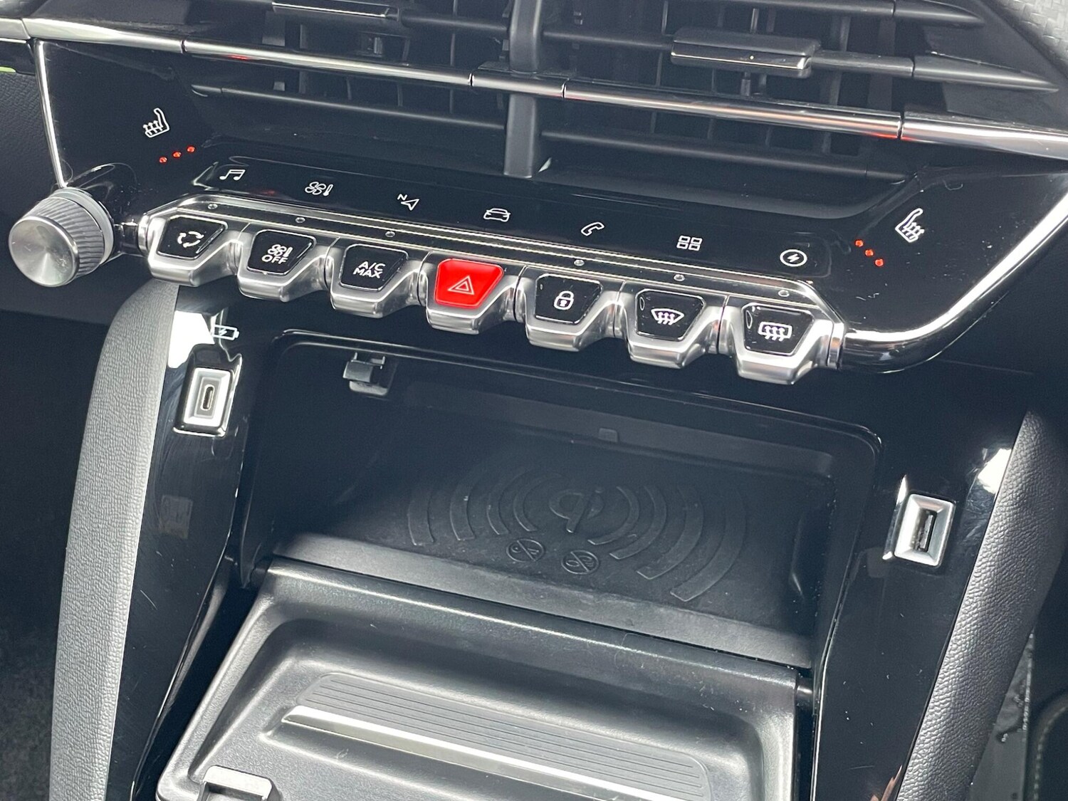 Used Peugeot E-2008 2022 for sale - 77203127: Photo 53