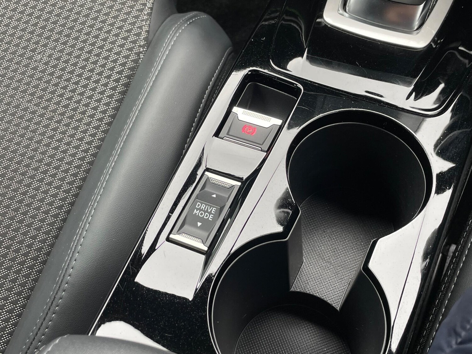 Used Peugeot E-2008 2022 for sale - 77203127: Photo 55