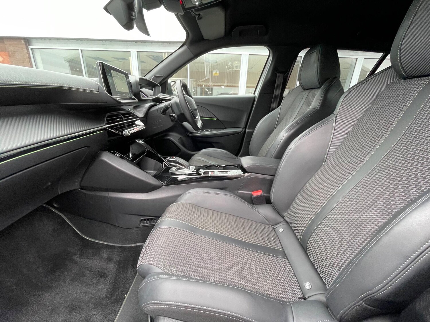 Used Peugeot E-2008 2022 for sale - 77203127: Photo 59