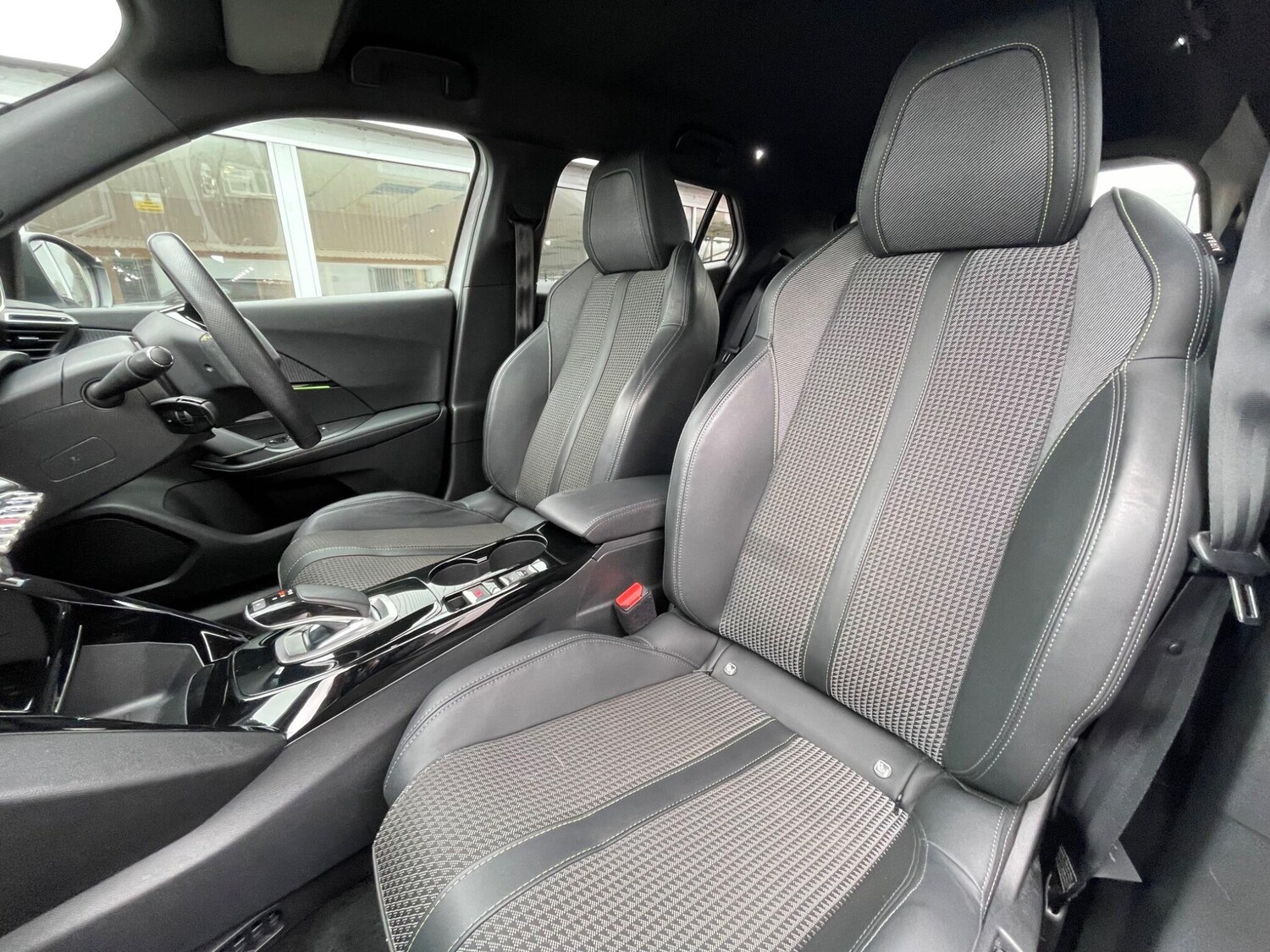 Used Peugeot E-2008 2022 for sale - 77203127: Photo 60