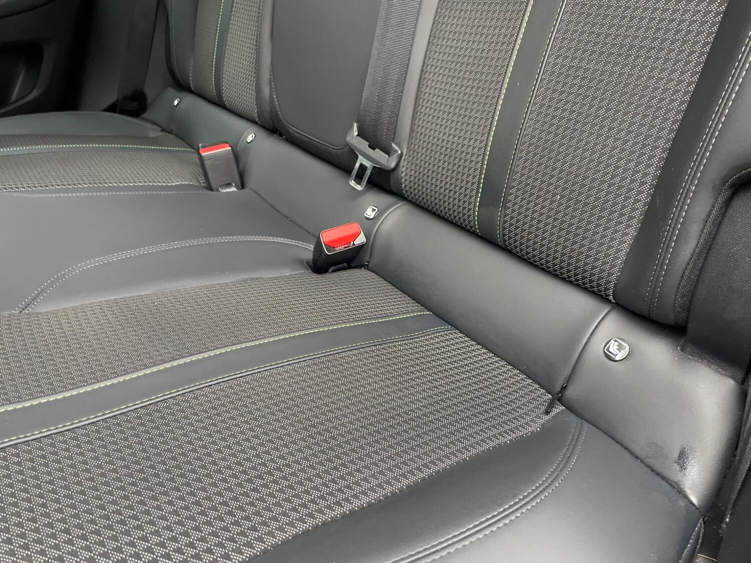 Used Peugeot E-2008 2022 for sale - 77203127: Photo 64