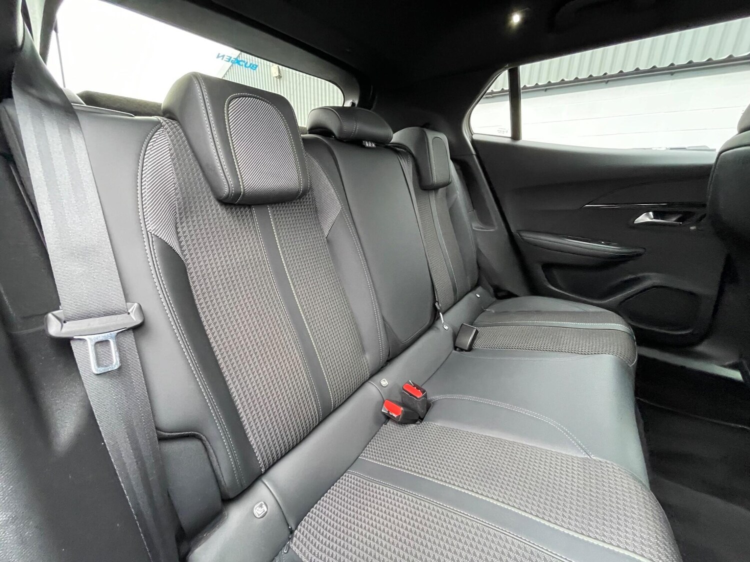 Used Peugeot E-2008 2022 for sale - 77203127: Photo 65