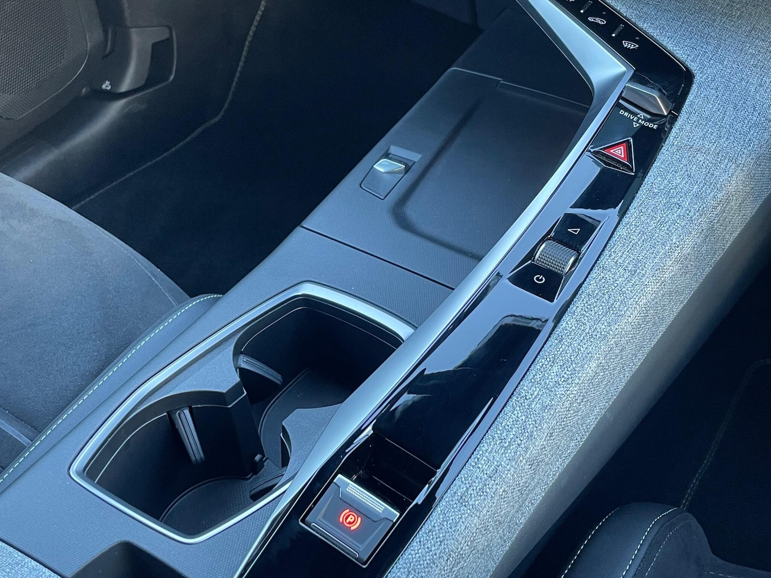 Used Peugeot E-3008 2024 for sale - 76485091: Photo 54