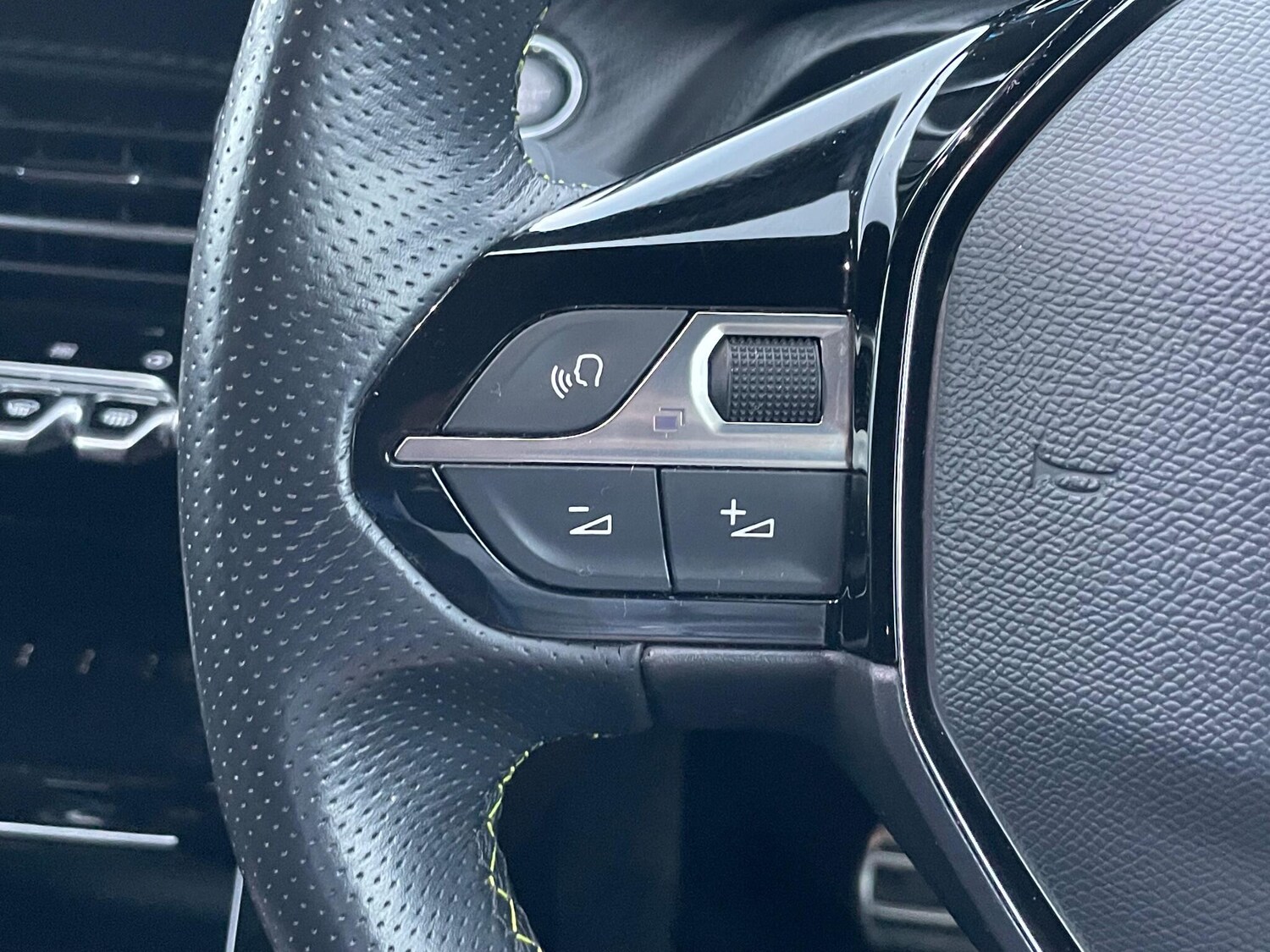 Used Peugeot E-2008 2021 for sale - 76424927: Photo 41