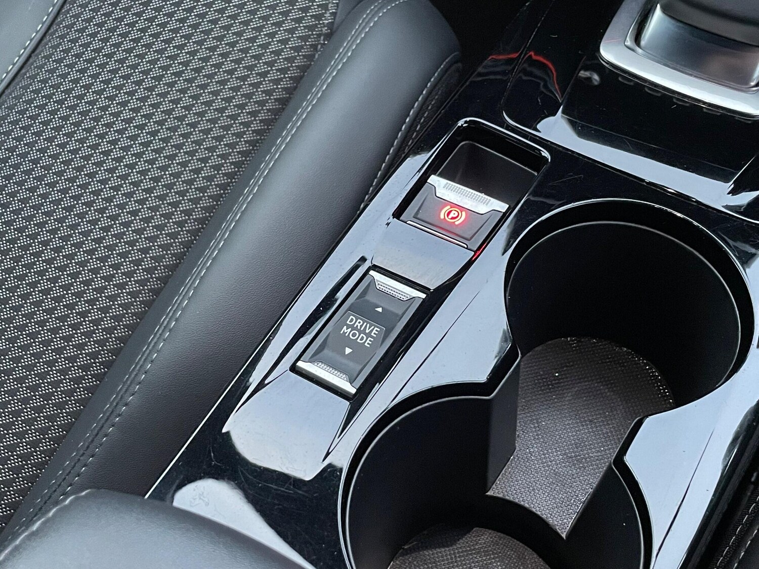 Used Peugeot E-2008 2021 for sale - 76424927: Photo 57