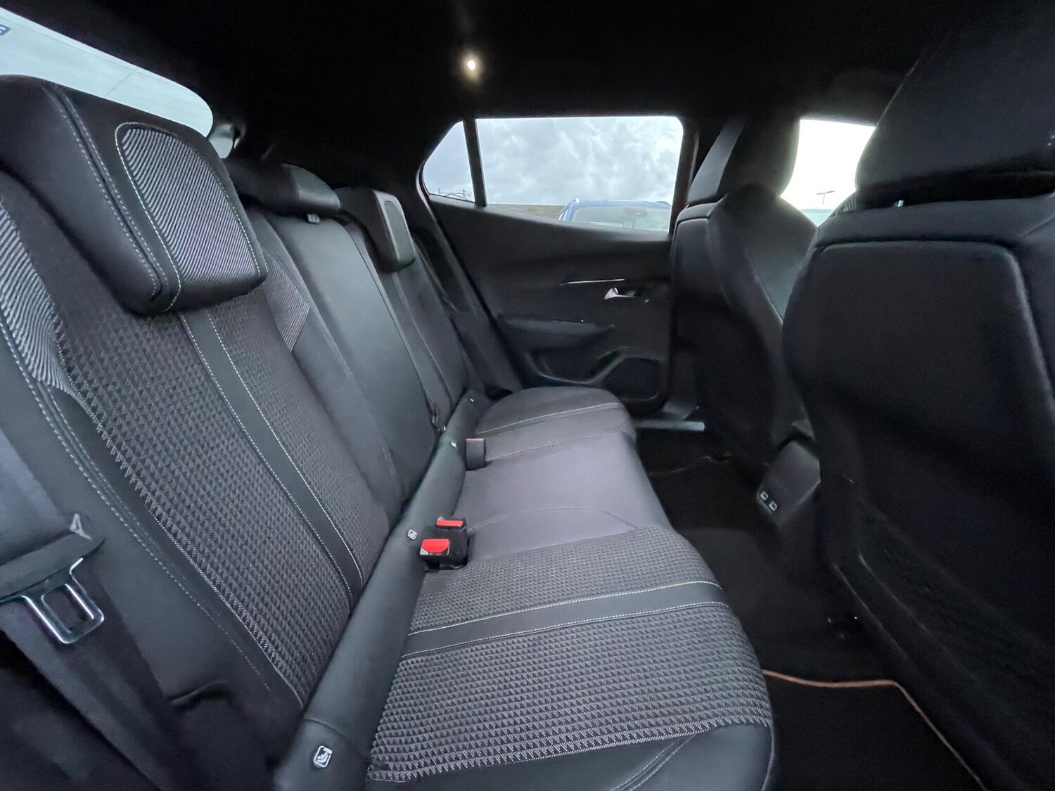 Used Peugeot E-2008 2021 for sale - 76424927: Photo 65