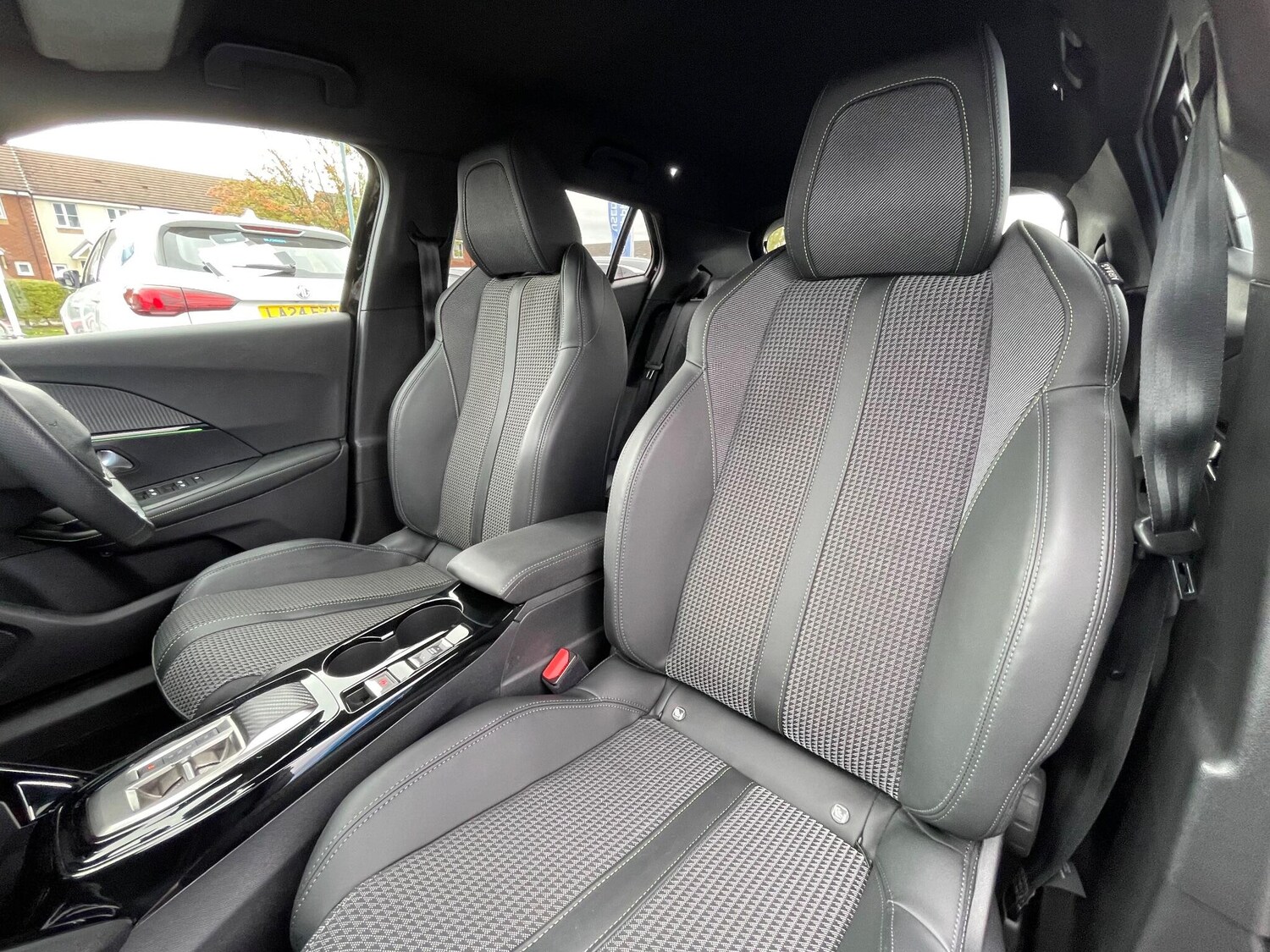 Used Peugeot 2008 2023 for sale - 76043102: Photo 65