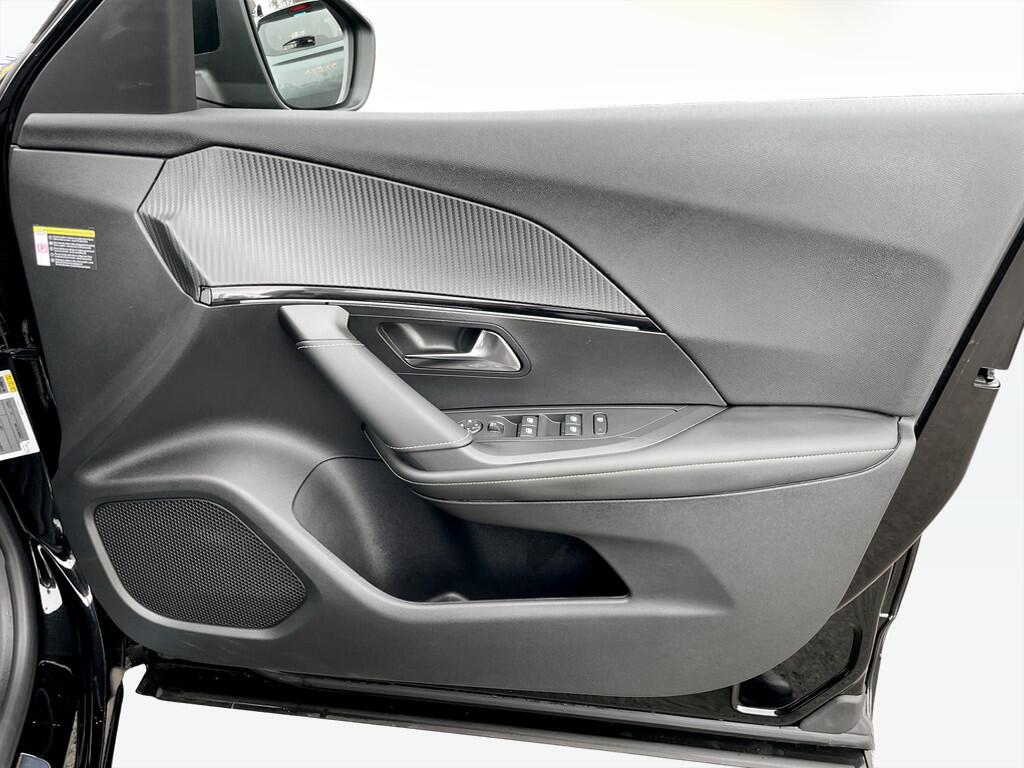 Used Peugeot 2008 2023 for sale - 76043102: Photo 8