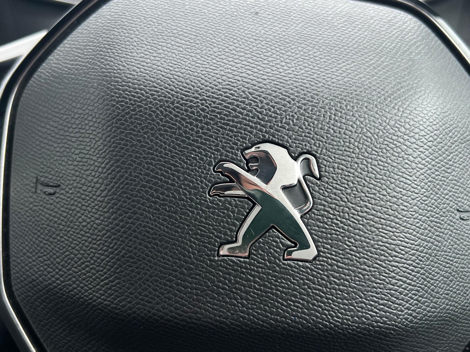 Used Peugeot 2008 2022 for sale - 77852877: Photo 23