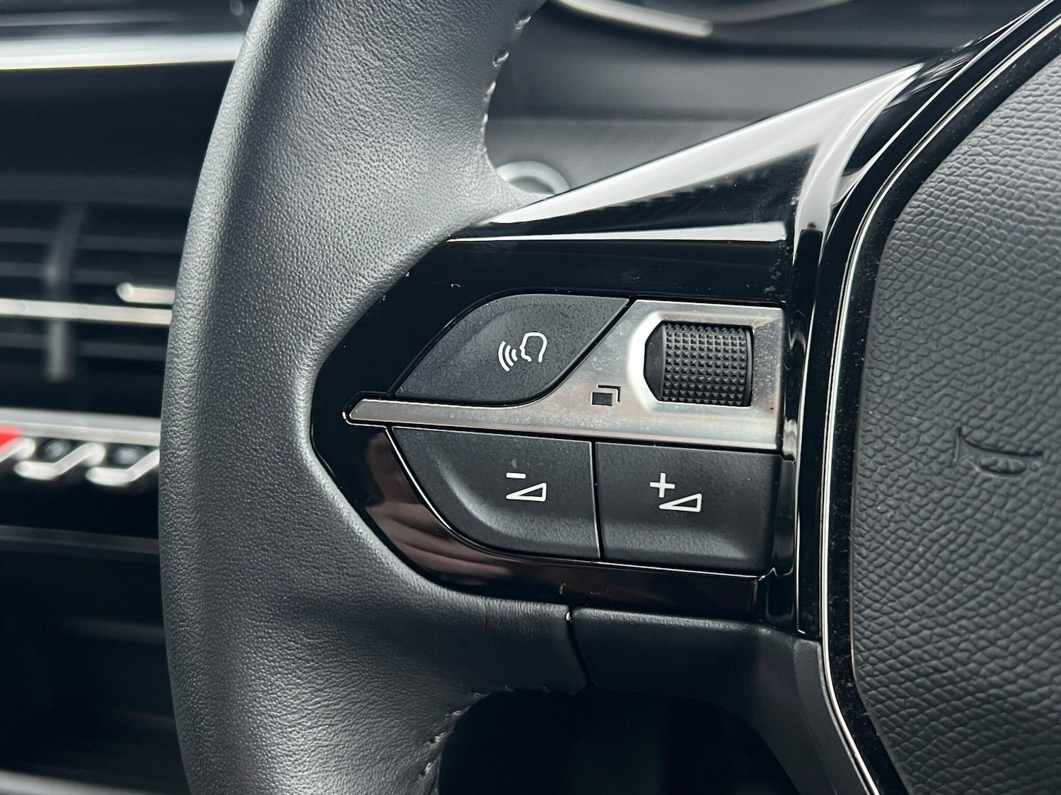 Used Peugeot 2008 2022 for sale - 77852877: Photo 24