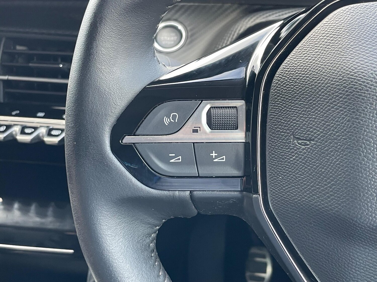 Used Peugeot 208 2023 for sale - 77625670: Photo 34