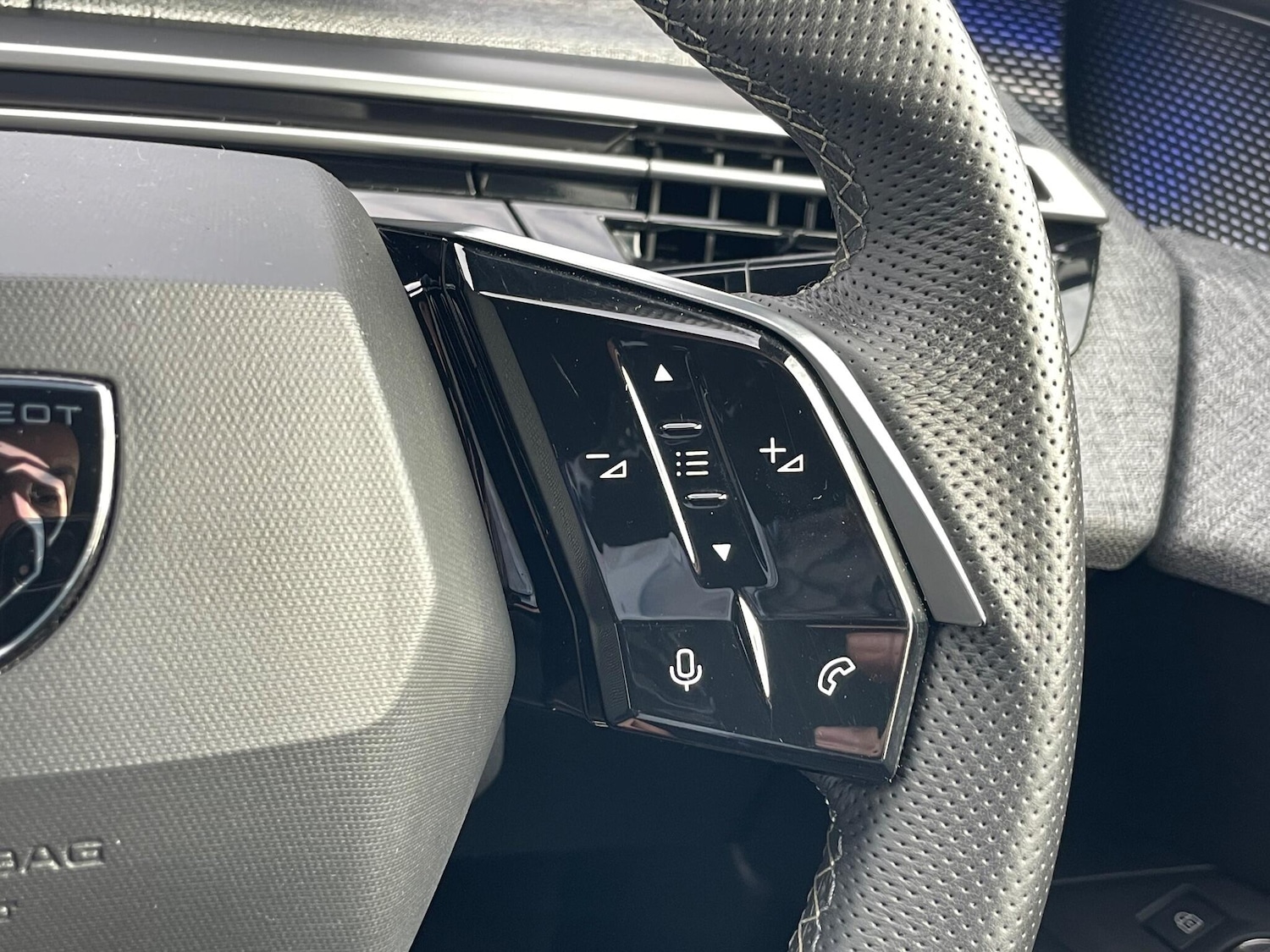 Used Peugeot E-3008 2024 for sale - 76360502: Photo 42