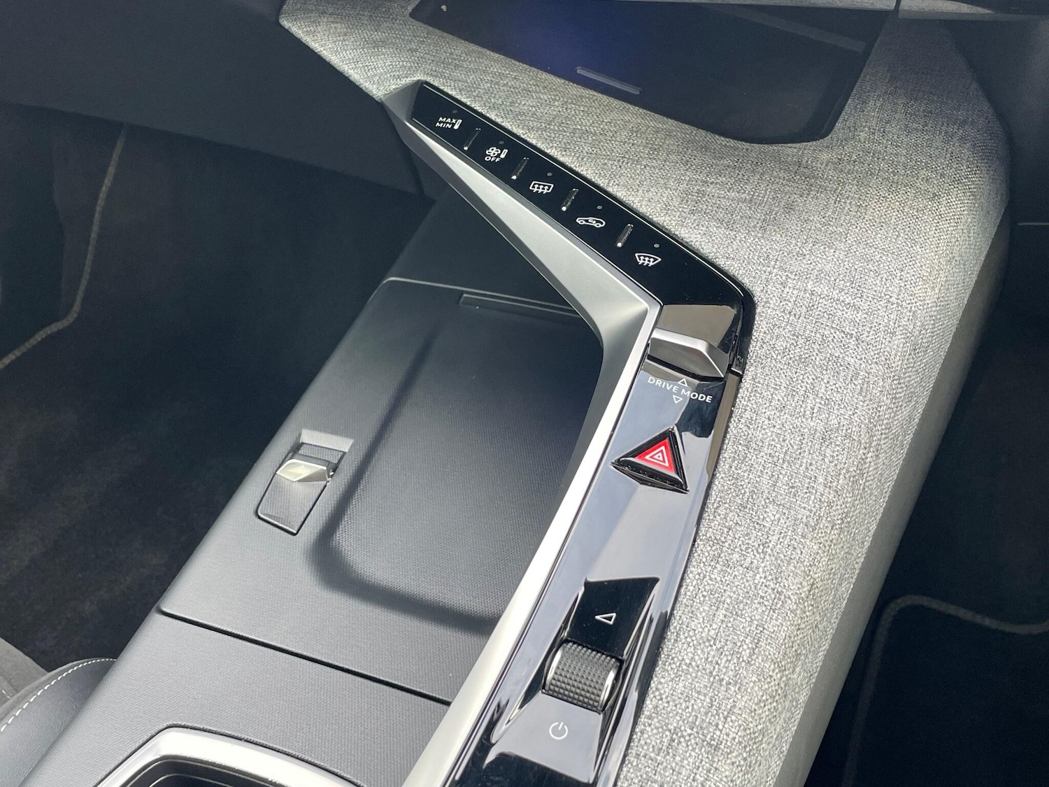 Used Peugeot E-3008 2024 for sale - 76360502: Photo 55