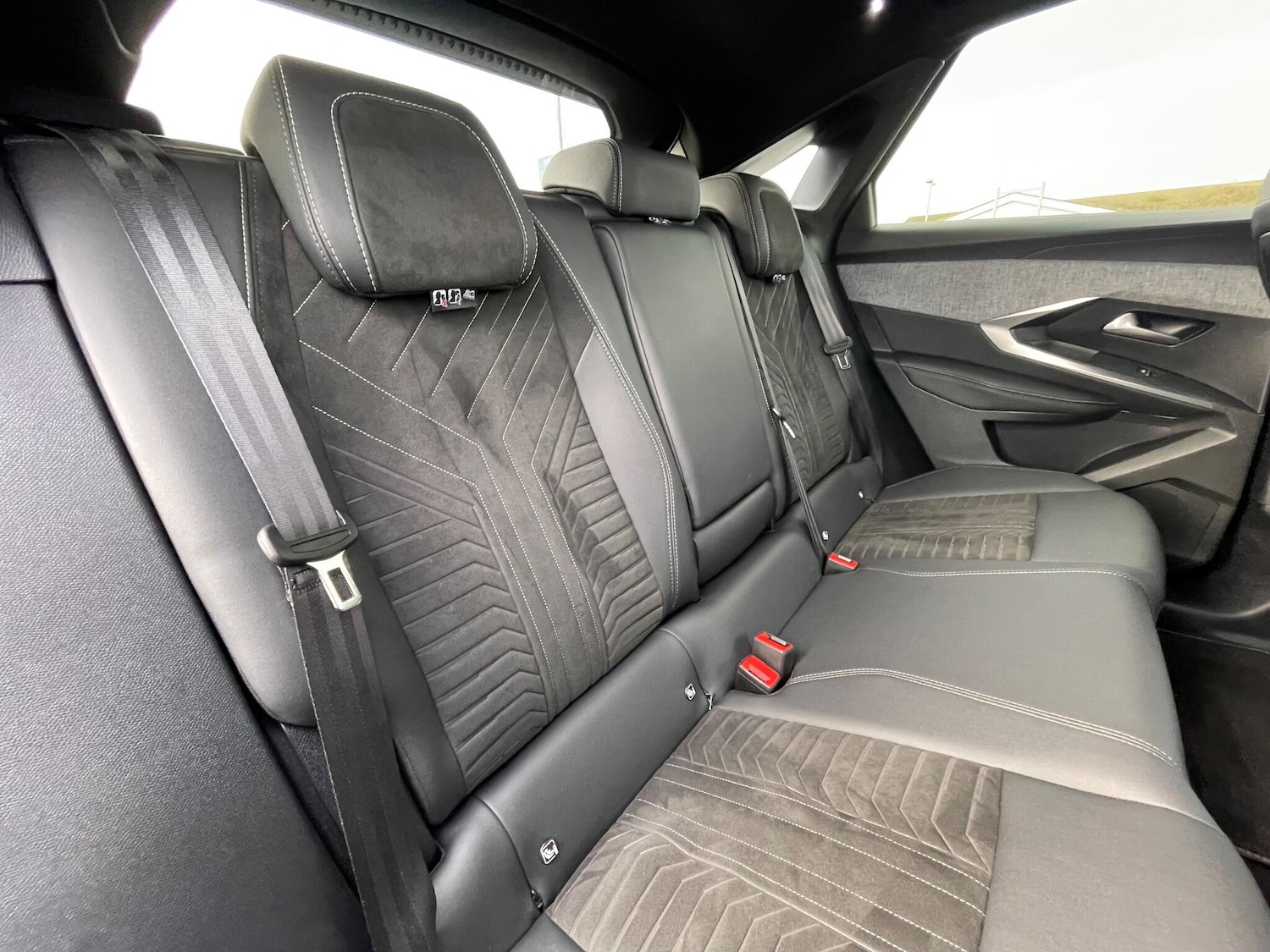 Used Peugeot E-3008 2024 for sale - 76360502: Photo 63