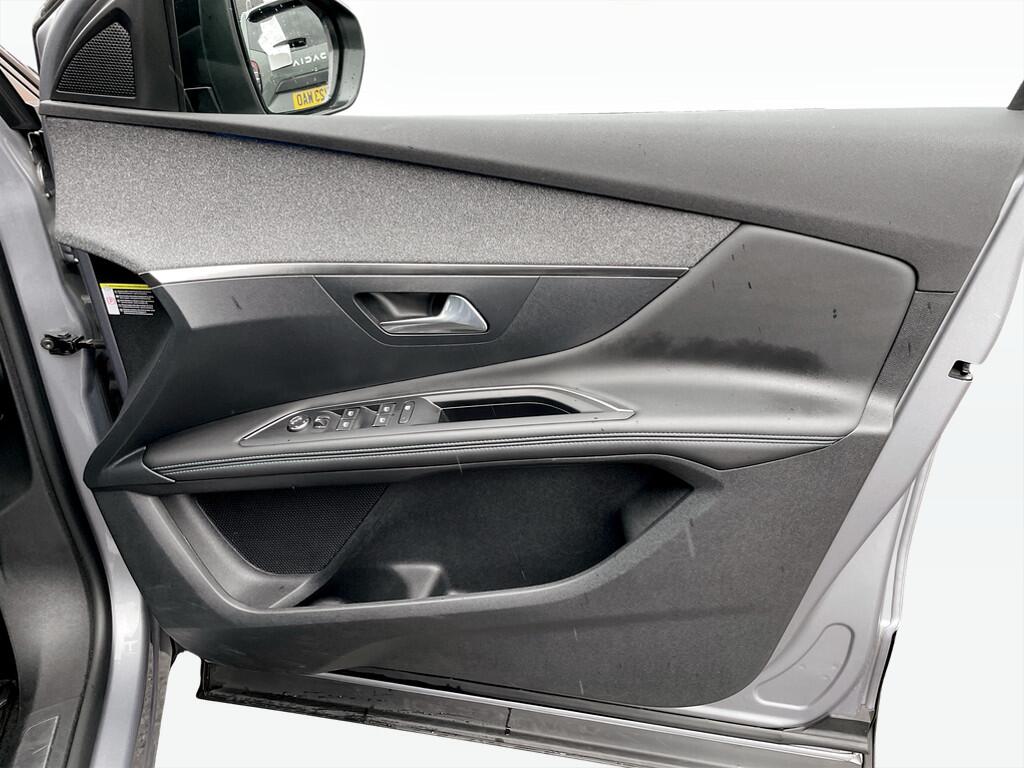 Used Peugeot 3008 2023 for sale - 76199941: Photo 8