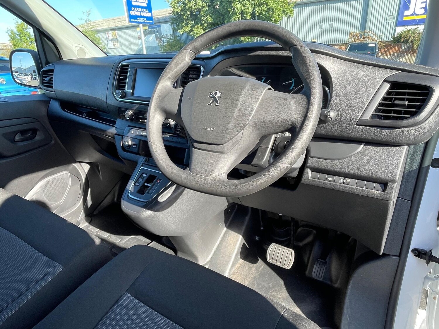 Used Peugeot e-Expert 2024 for sale - 75990615: Photo 31