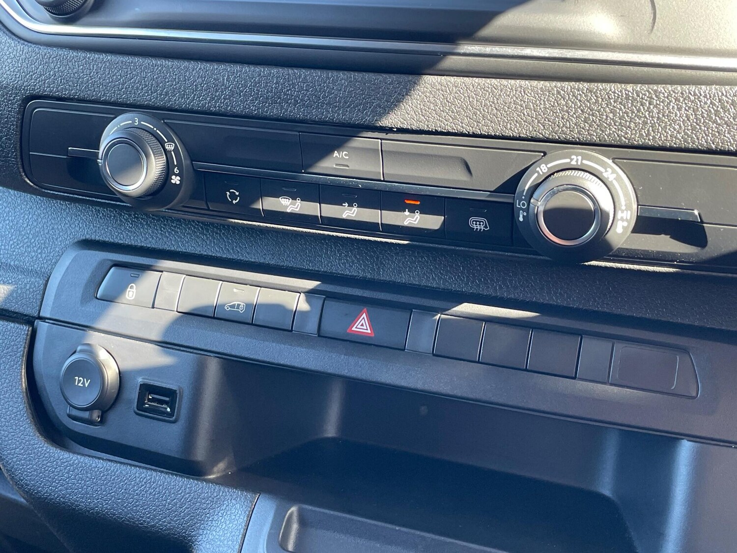 Used Peugeot e-Expert 2024 for sale - 75990615: Photo 42