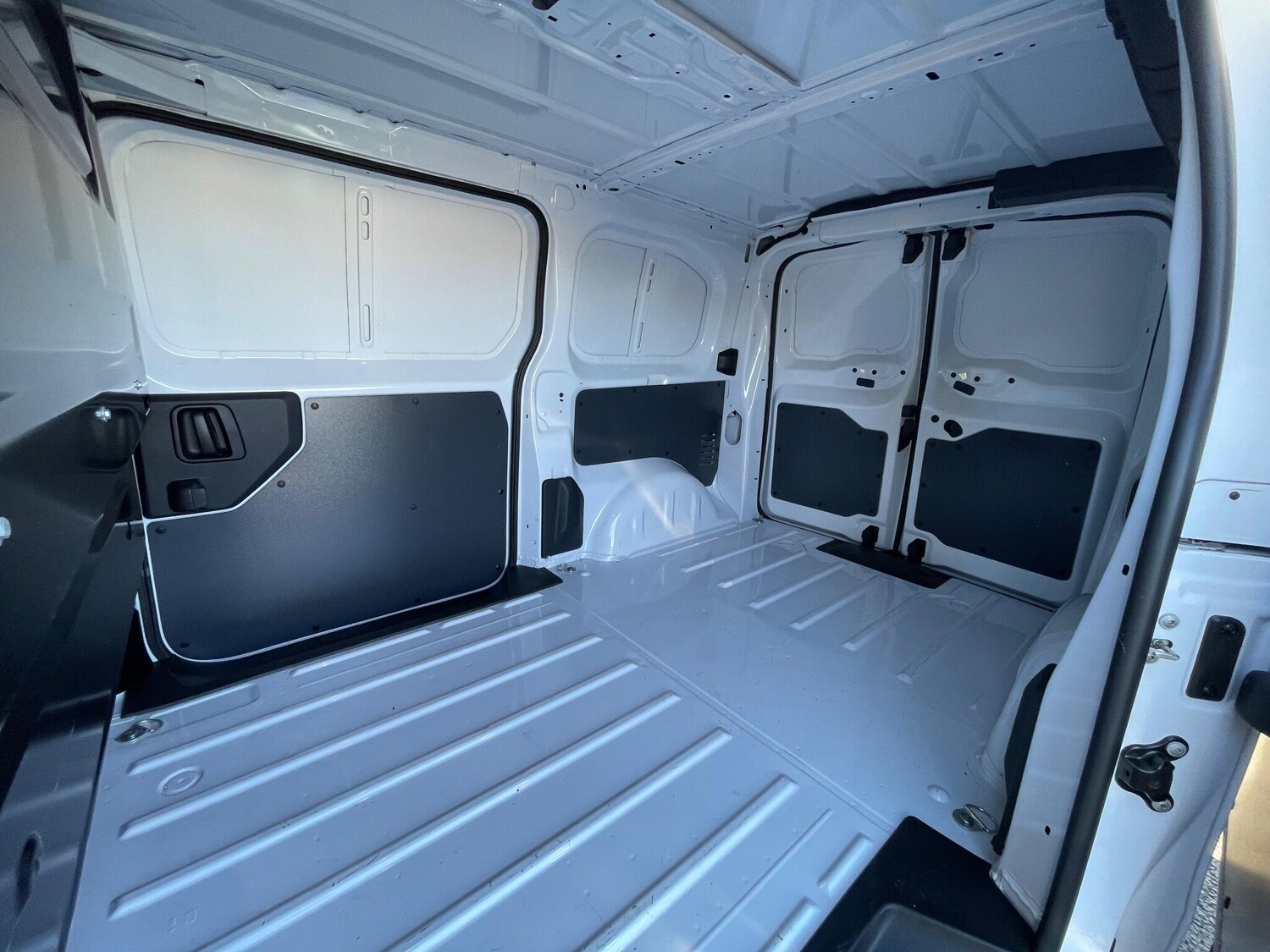 Used Peugeot e-Expert 2024 for sale - 75990615: Photo 49