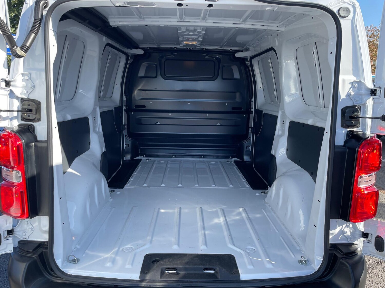 Used Peugeot e-Expert 2024 for sale - 75990615: Photo 50