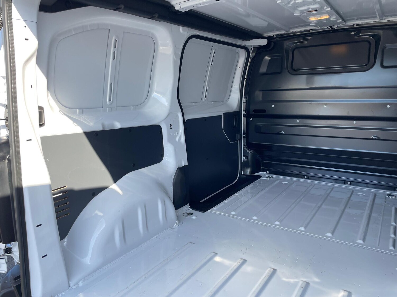 Used Peugeot e-Expert 2024 for sale - 75990615: Photo 51