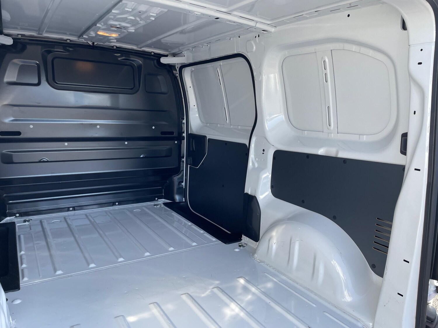 Used Peugeot e-Expert 2024 for sale - 75990615: Photo 52