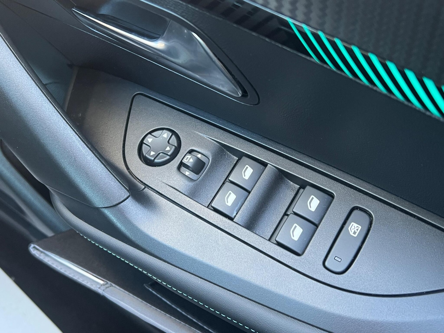 Used Peugeot 2008 2022 for sale - 77352085: Photo 25