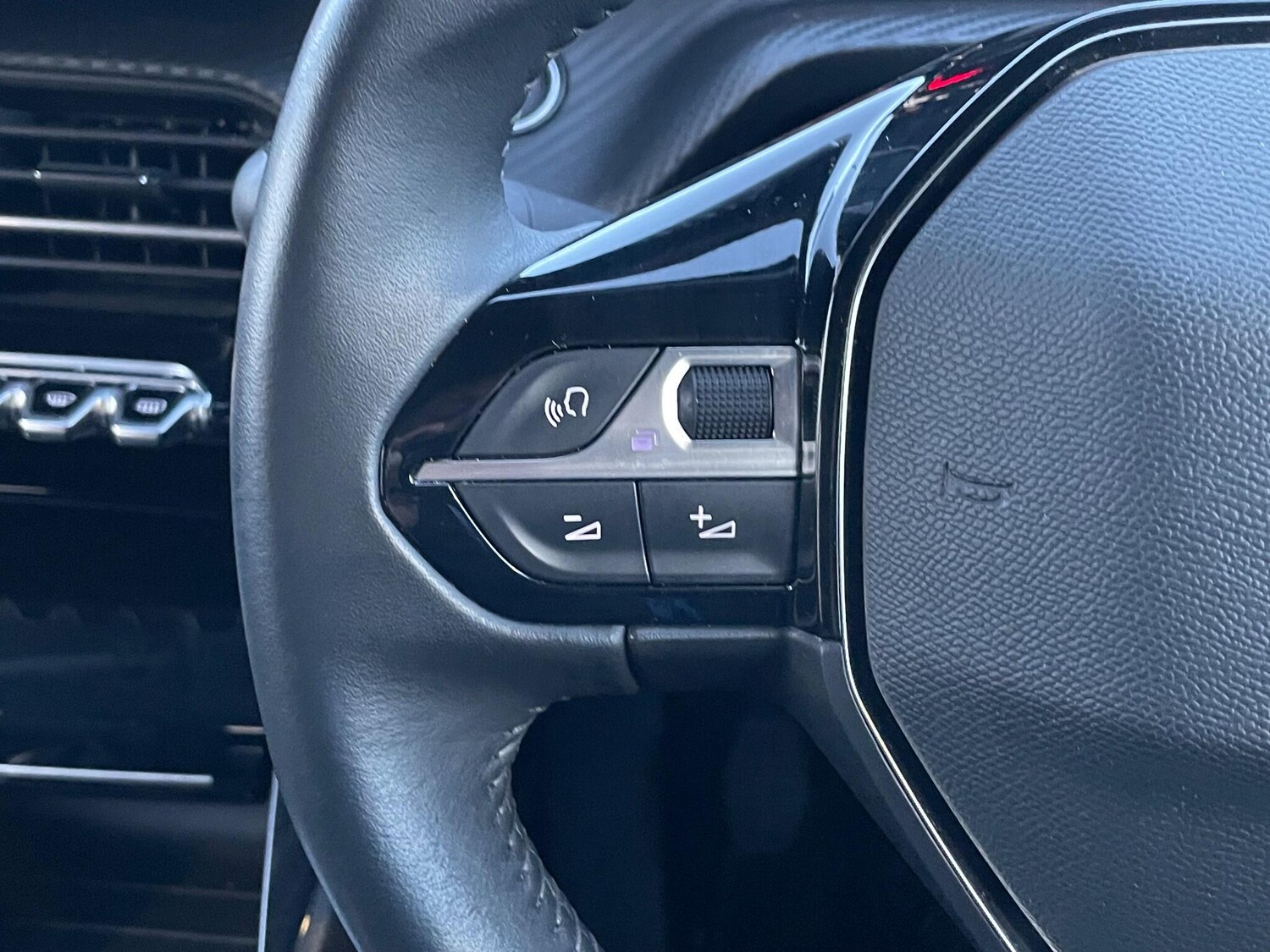 Used Peugeot 2008 2021 for sale - 76975775: Photo 39