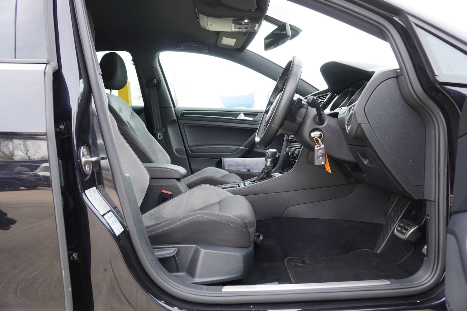 Used Volkswagen Golf 2016 for sale - 77989893: Photo 23