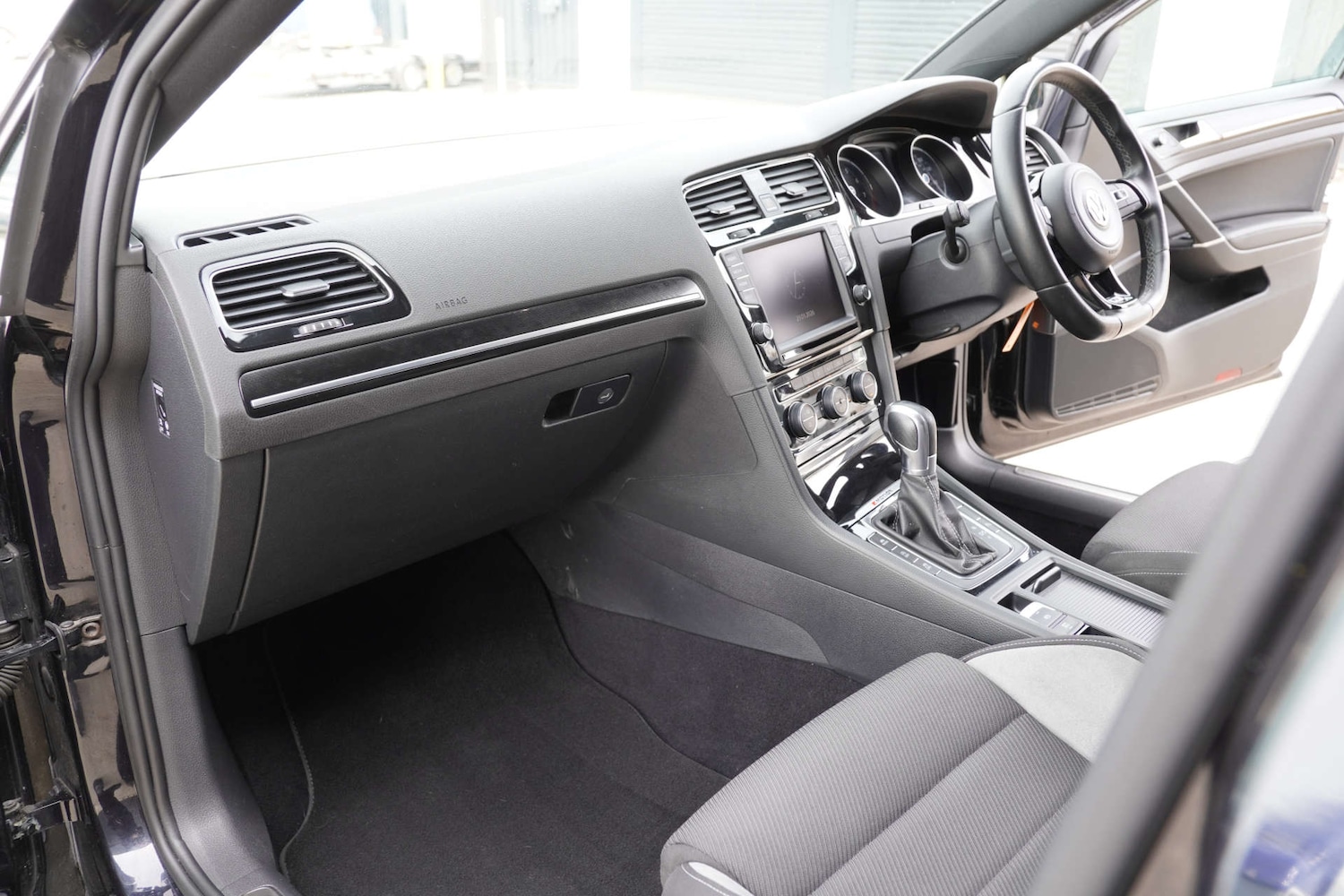 Used Volkswagen Golf 2016 for sale - 77989893: Photo 28