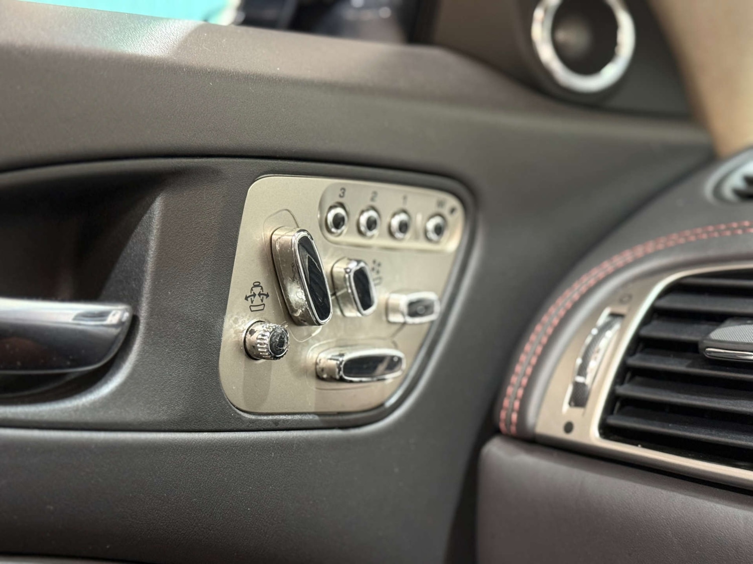 Used Jaguar XK 2010 for sale - 77117725: Photo 17