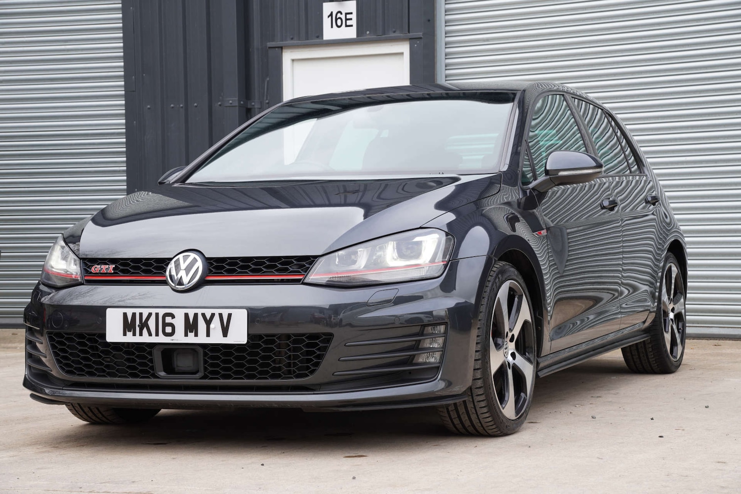 Used Volkswagen Golf 2016 for sale - 77640549: Photo 3