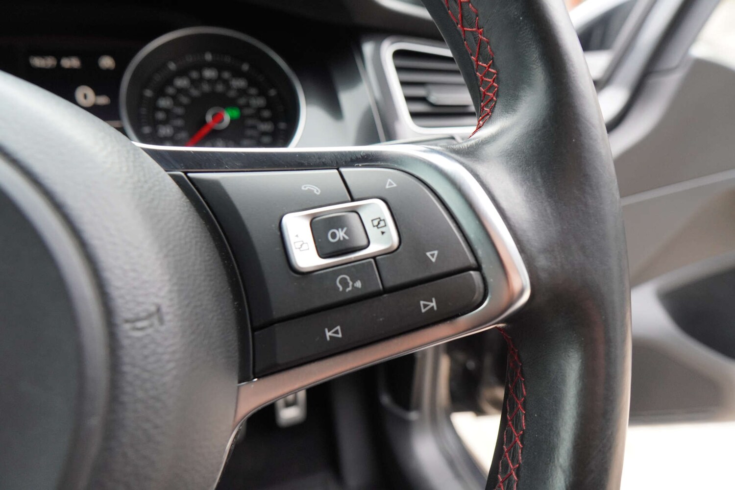 Used Volkswagen Golf 2016 for sale - 77640549: Photo 32