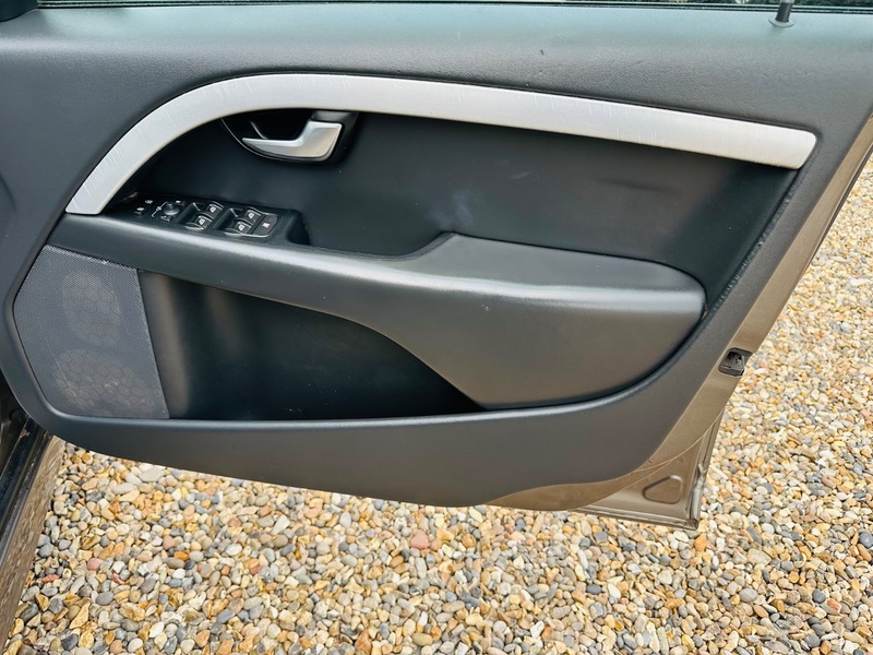 Used Volvo V70 2009 for sale - 78087631: Photo 22